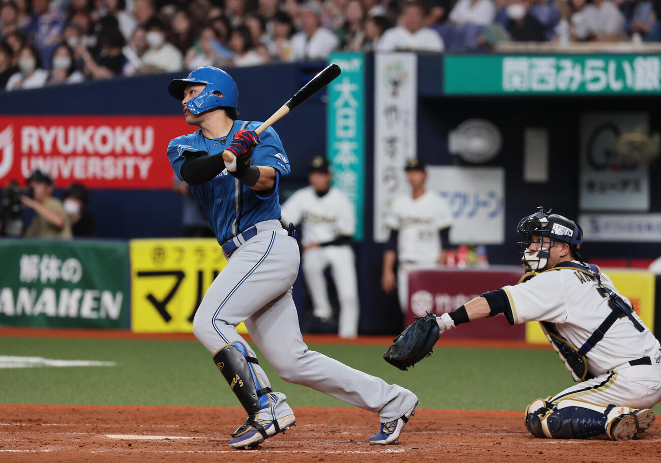 オリックス対日本ハム　4回表日本ハム2死三塁、野村佑希は適時打を放つ（撮影・宮崎幸一）