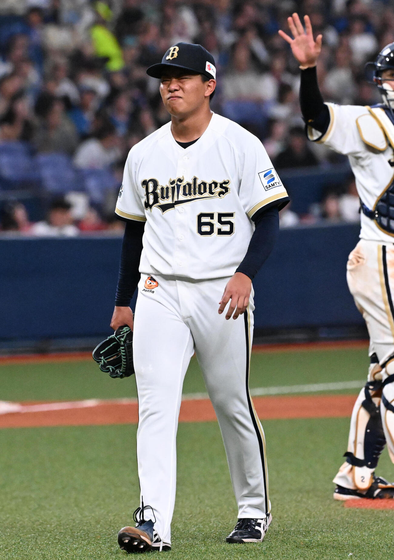 オリックス対日本ハム　9回表途中で降板するオ宮国凌空（撮影・石井愛子）