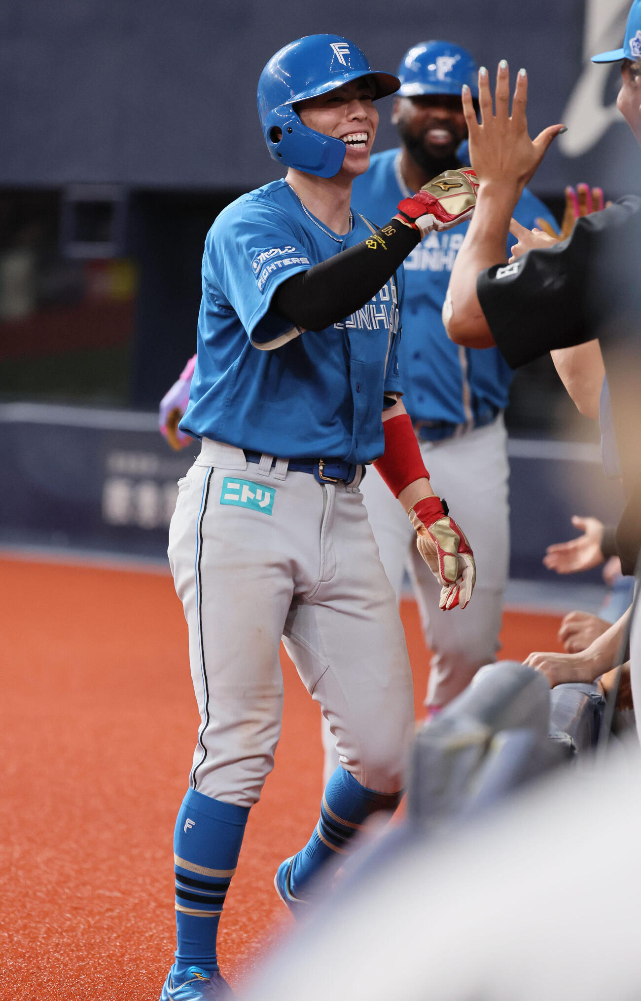 オリックス対日本ハム　9回表日本ハム1死一、三塁、五十幡亮汰はフランミル・レイエスの犠飛で生還するする（撮影・宮崎幸一）