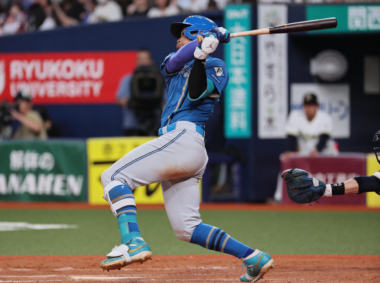 オリックス対日本ハム　9回表日本ハム2死二塁、万波中正は適時打を放ち7点目を奪う（撮影・宮崎幸一）