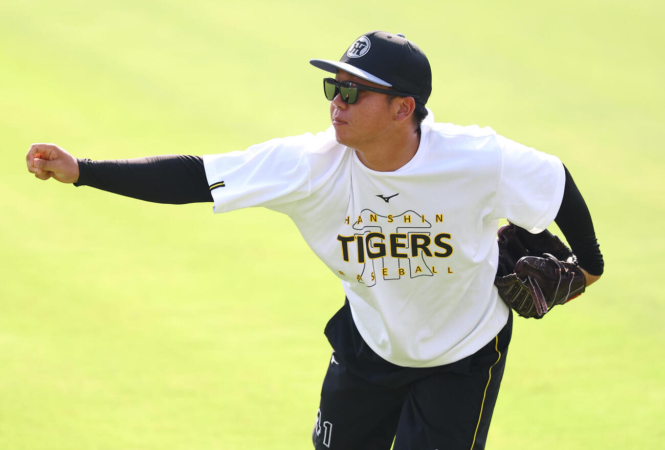 広島対阪神　キャッチボールをする村上頌樹（撮影・上田博志）