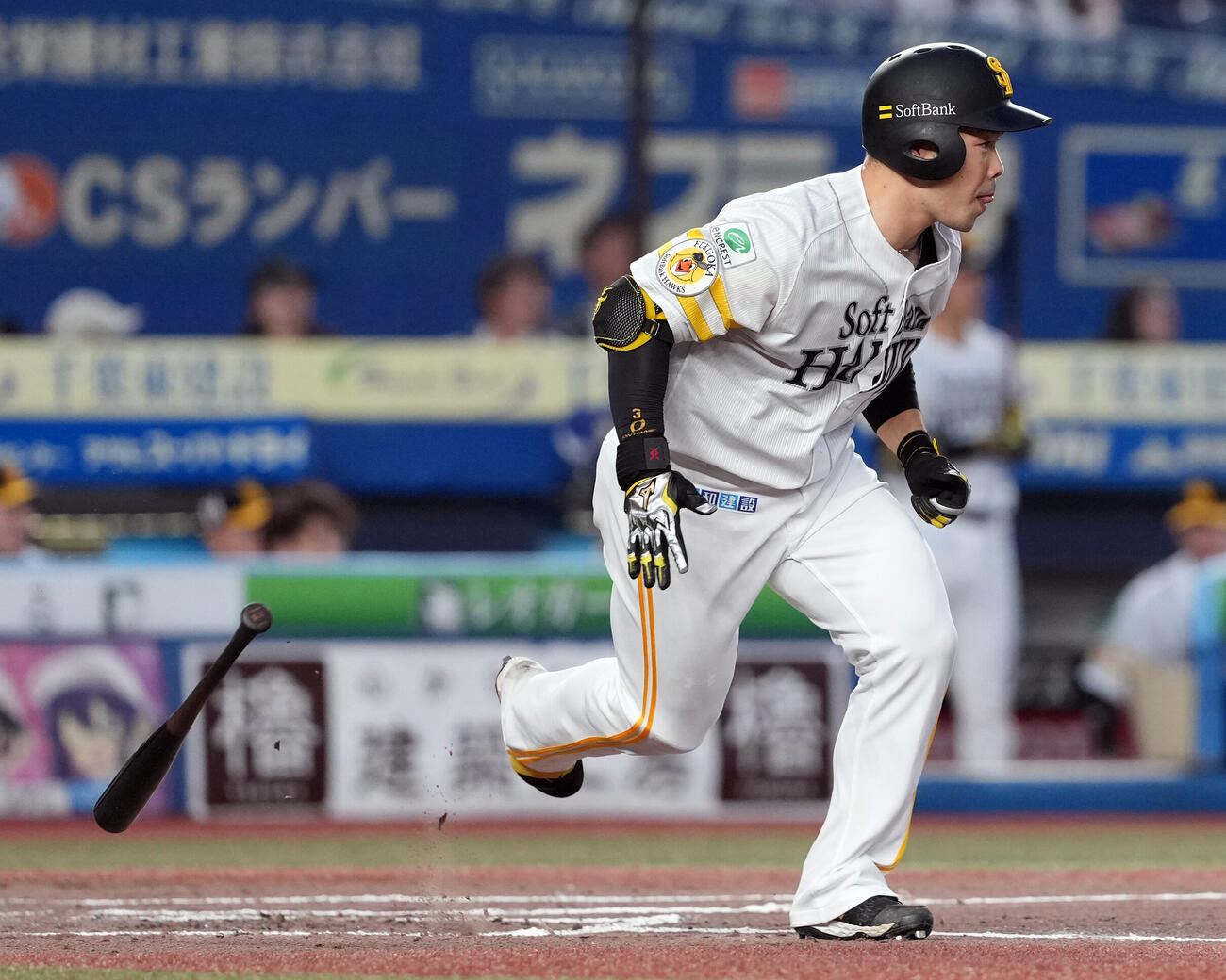 ロッテ対ソフトバンク　3回表ソフトバンク無死一、二塁、中前に同点の適時打を放った近藤健介（撮影・たえ見朱実）