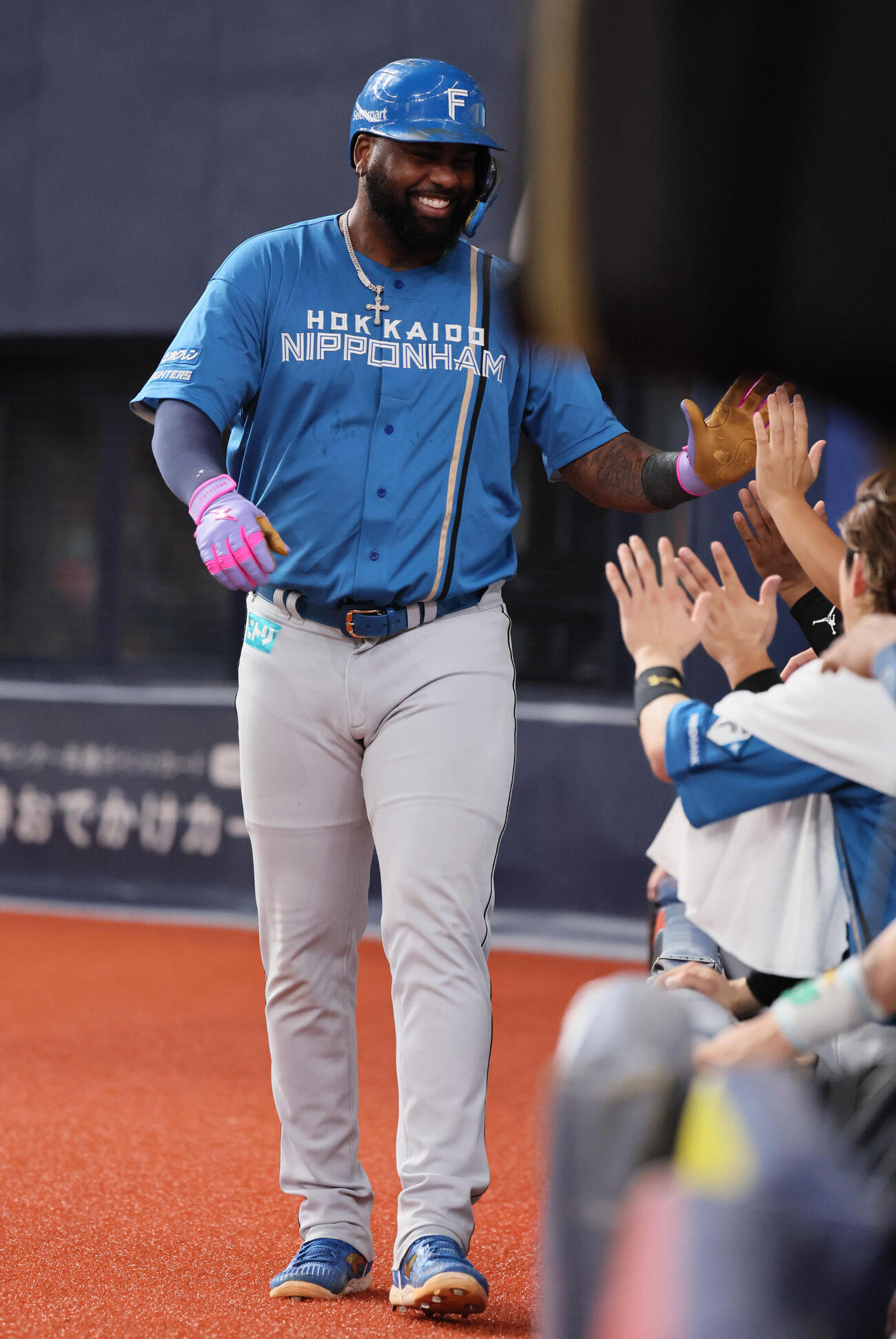 オリックス対日本ハム　4回表日本ハム2死三塁、フランミル・レイエスは野村佑希の適時打で生還する（撮影・宮崎幸一）
