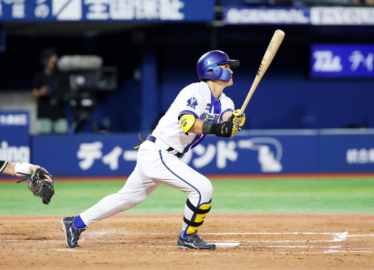 DeNA対ヤクルト　4回裏DeNA2死一、二塁、林琢真は適時二塁打を放つ（撮影・鈴木正人）