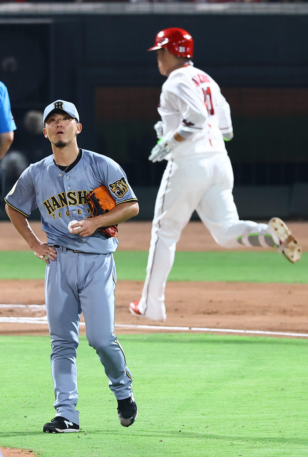 広島対阪神　6回裏広島無死、伊藤将司は坂倉将吾に勝ち越しソロ本塁打を浴びる（撮影・上田博志）