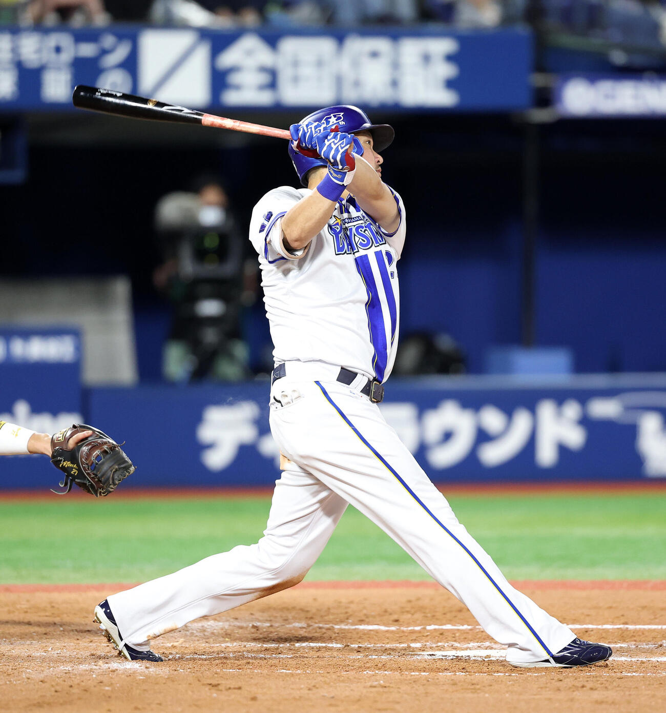 DeNA対ヤクルト　7回裏DeNA2死一塁、筒香嘉智は2点本塁打を放つ（撮影・鈴木正人）