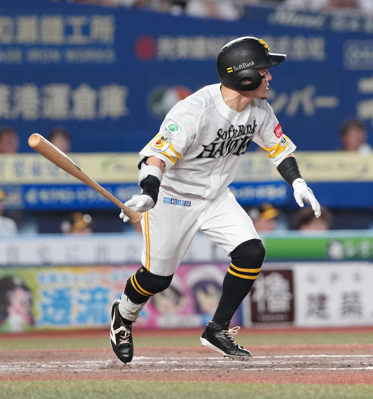 ロッテ対ソフトバンク　3回表ソフトバンク2死一、三塁、左前に適時打を放つ牧原大成（撮影・たえ見朱実）