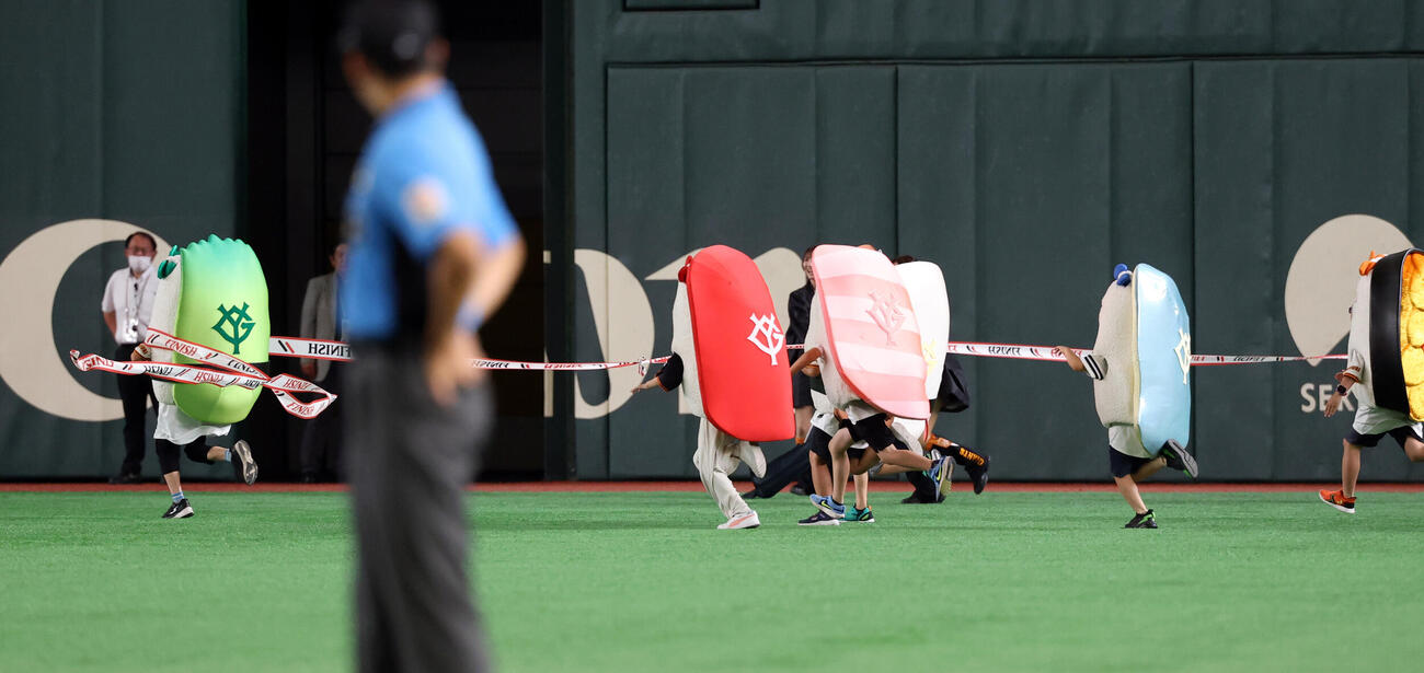 巨人対中日　すしレースは芽ネギ圧勝（撮影・浅見桂子）