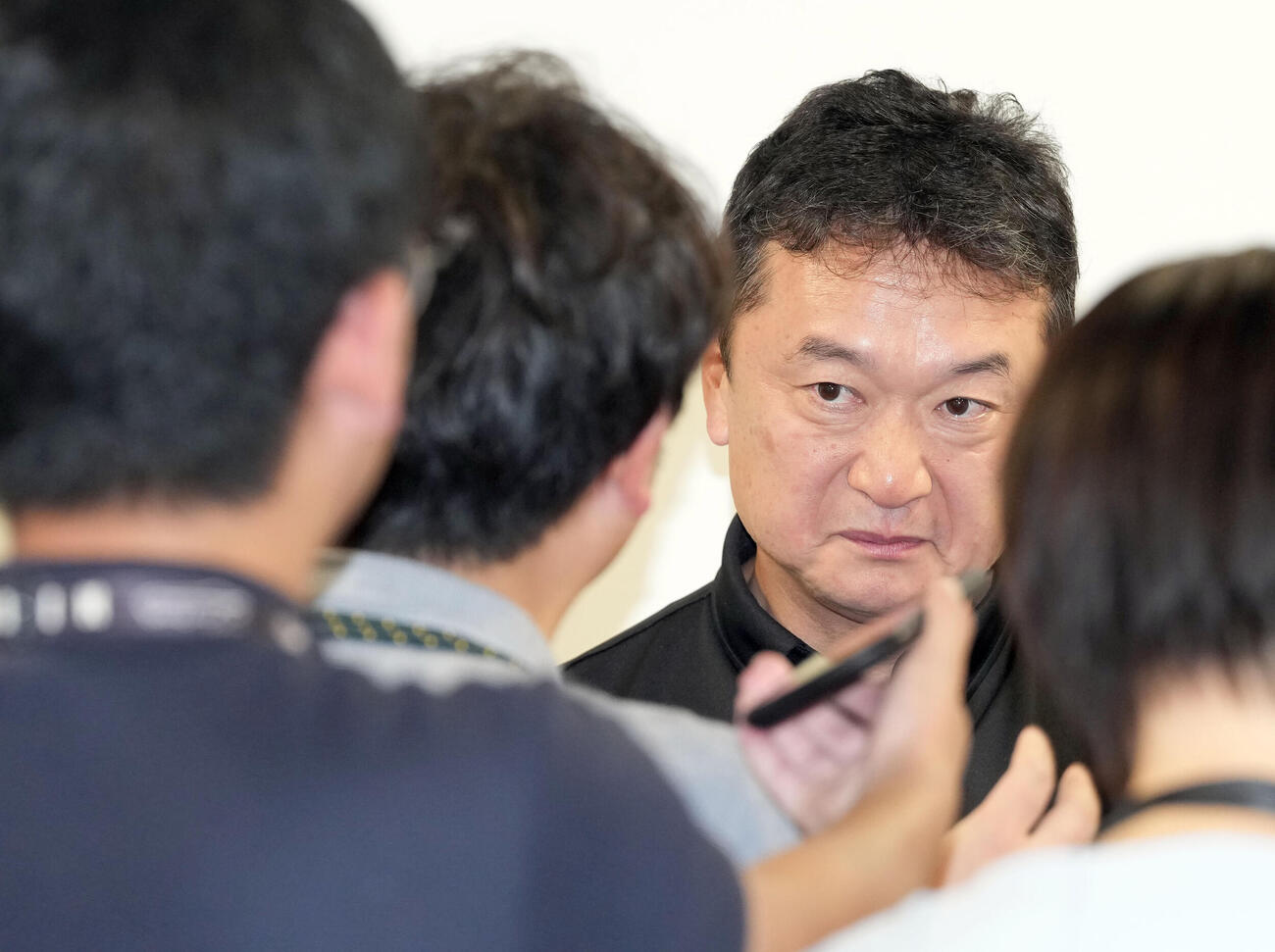 佐々木麟太郎について取材に応じるソフトバンク三笠杉彦GM（撮影・たえ見朱実）