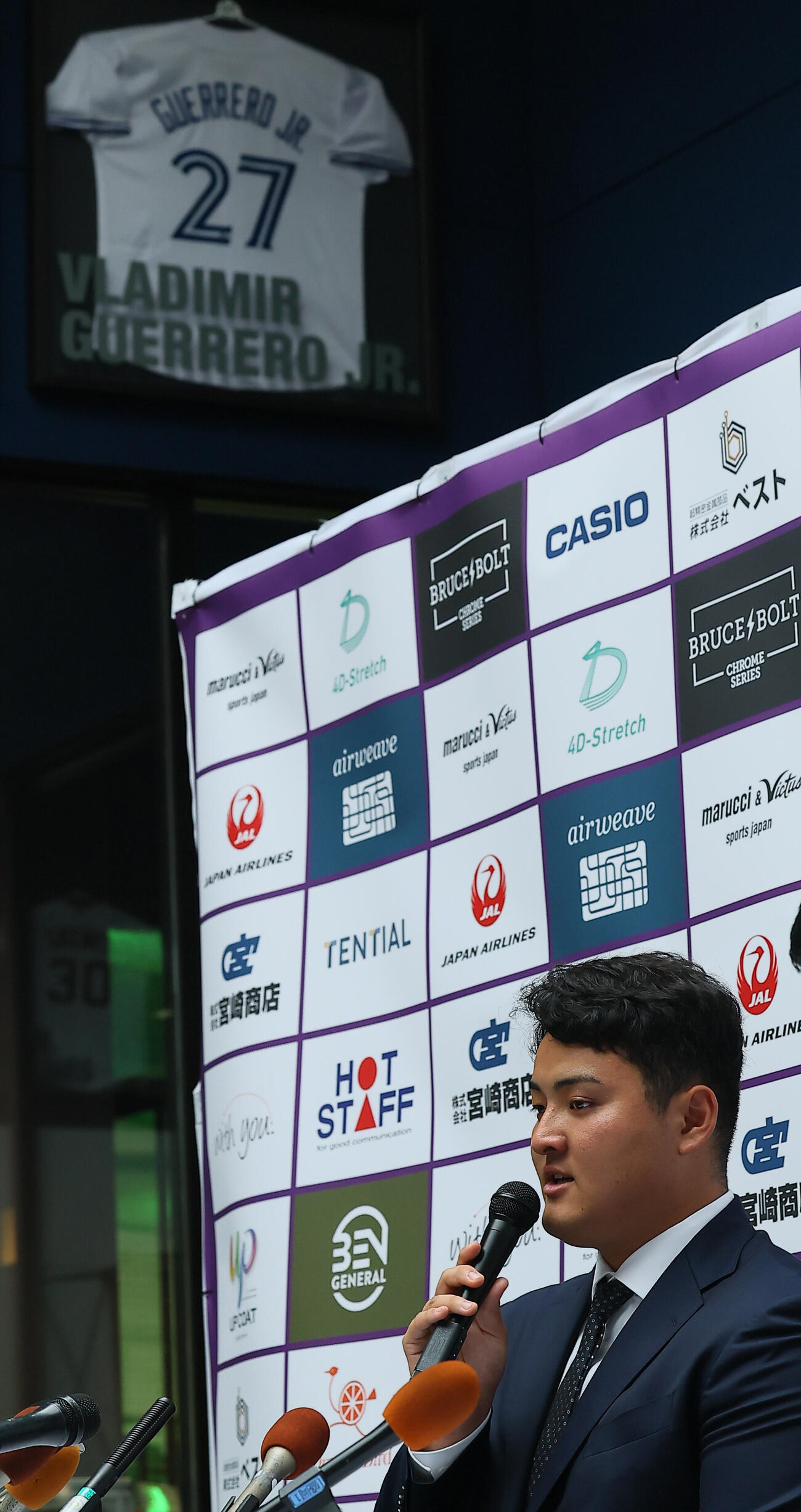 マーリンズ入り発表する佐々木麟太郎（撮影・水谷安孝）