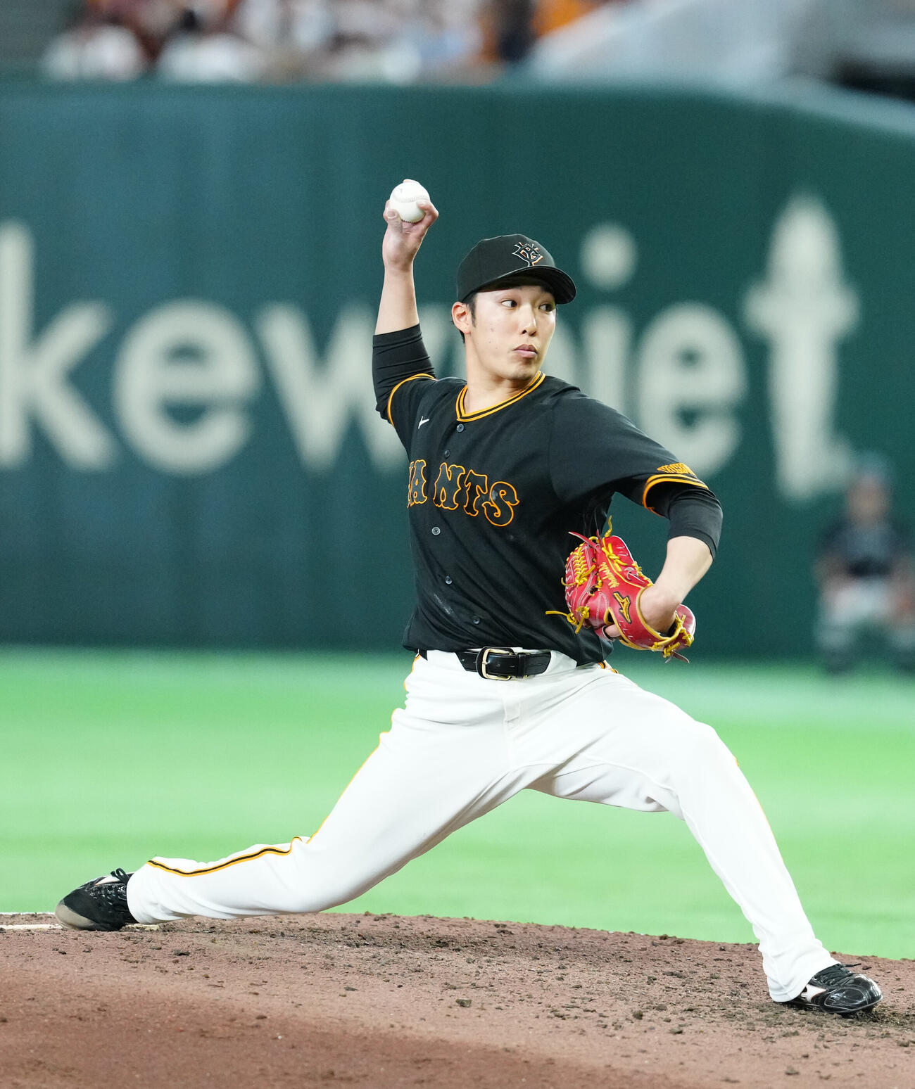 巨人対中日　巨人3番手の赤星優志（撮影・江口和貴）