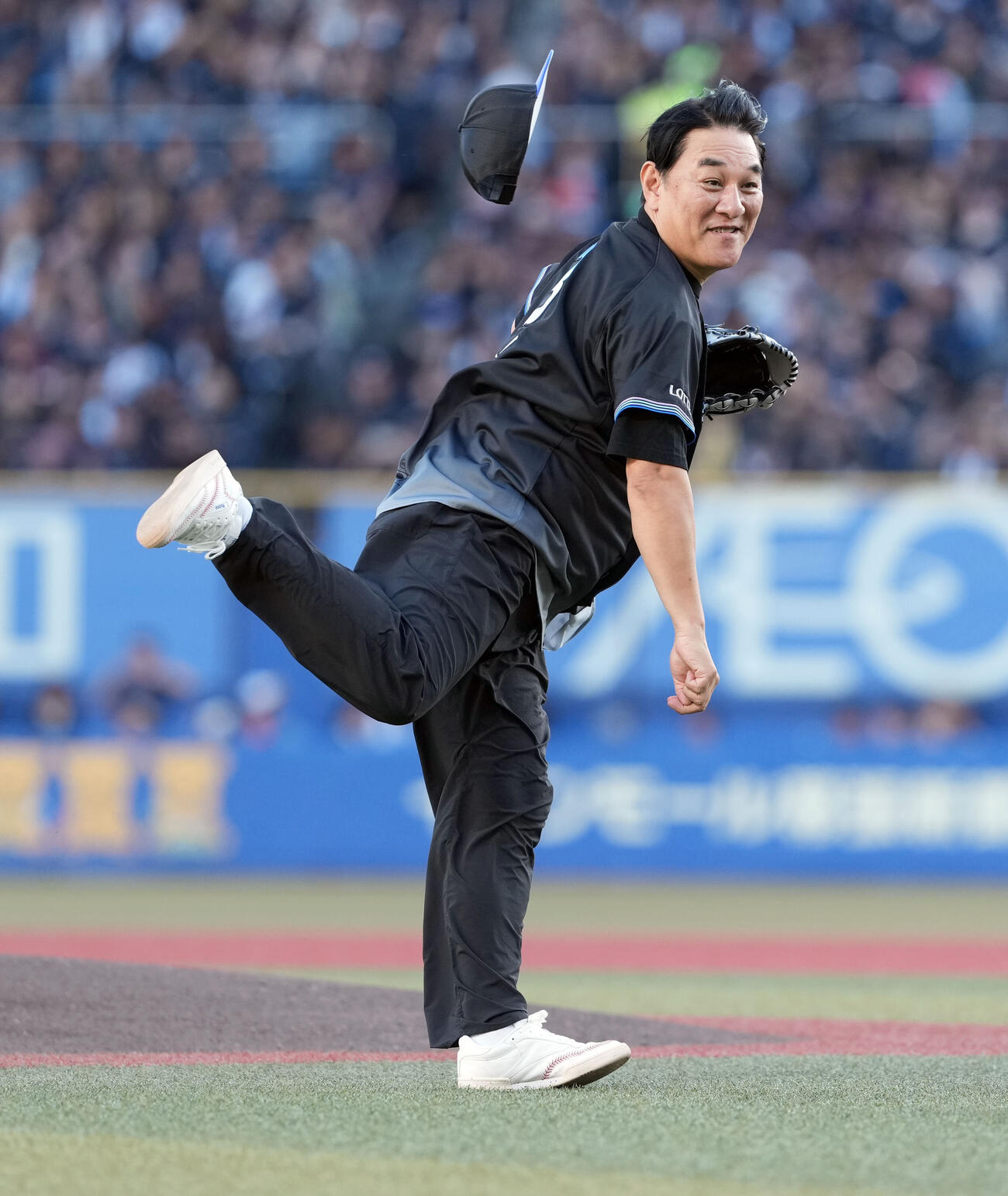 ロッテ対ソフトバンク　ファーストピッチセレモニーを務めたピエール瀧（撮影・たえ見朱実）