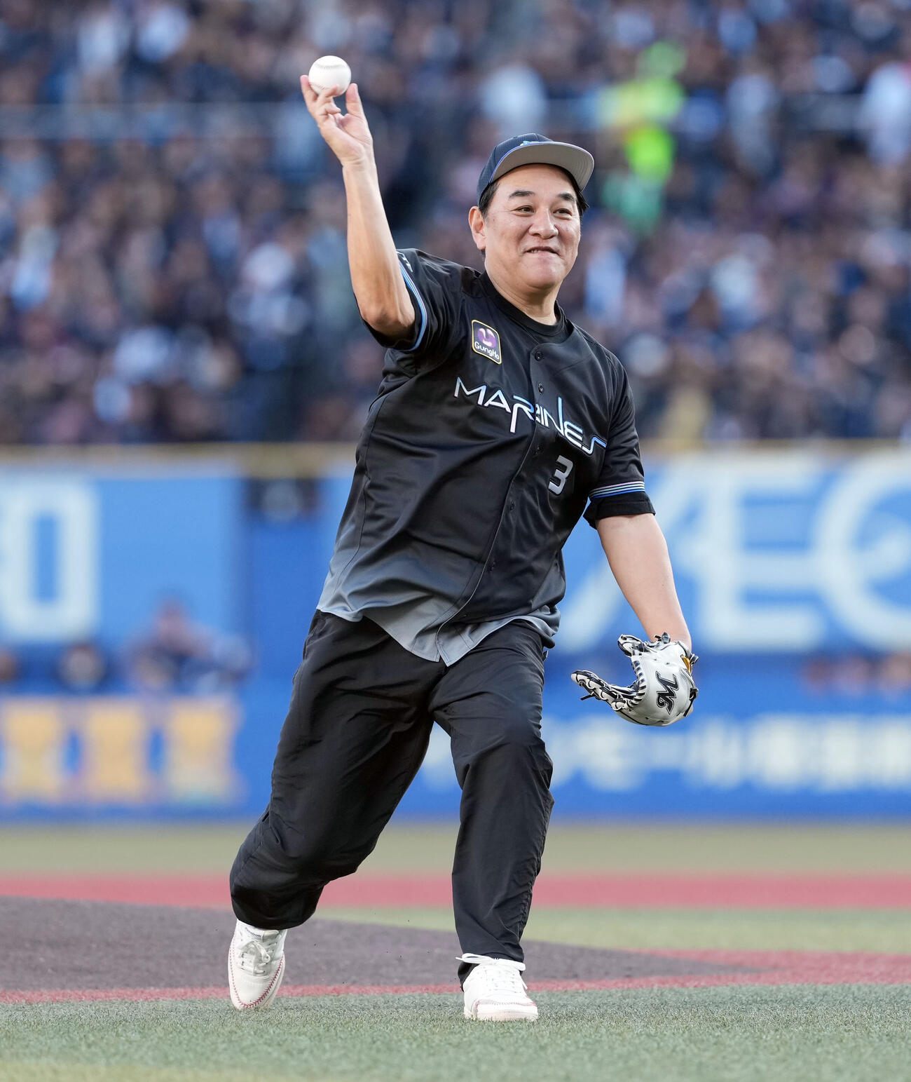 ロッテ対ソフトバンク　ファーストピッチセレモニーを務めたピエール瀧（撮影・たえ見朱実）