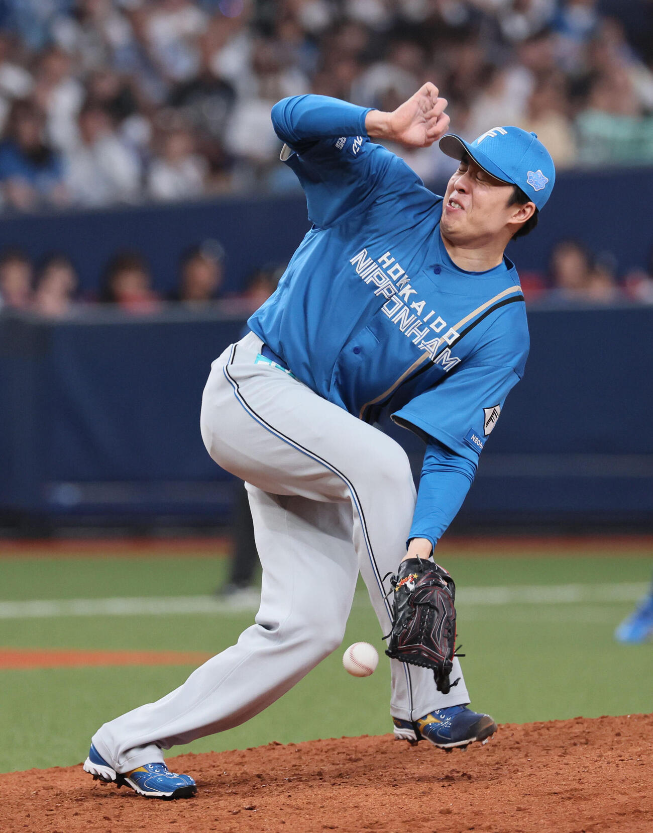 オリックス対日本ハム　7回裏オリックス無死、日本ハム田中正義は中川圭太を投ゴロに仕留める（撮影・宮崎幸一）