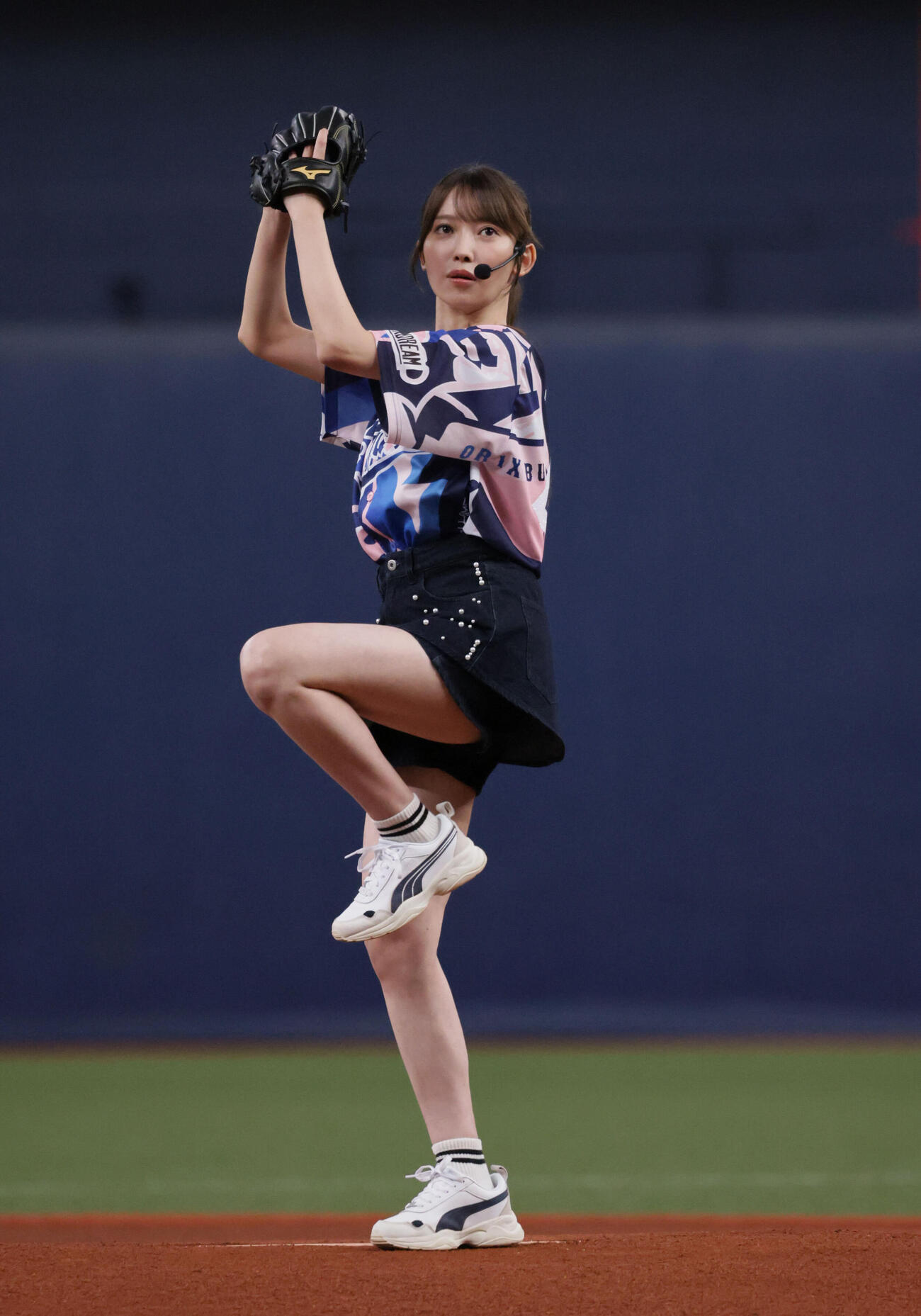オリックス対日本ハム　セレモニアルピッチを行った乃木坂46黒見明香（撮影・宮崎幸一）