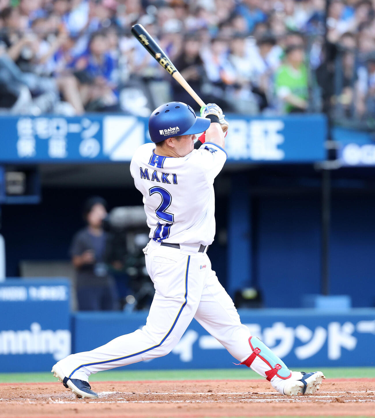 DeNA対ヤクルト　1回裏DeNA1死、牧秀悟はソロ本塁打を放つ（撮影・鈴木正人）