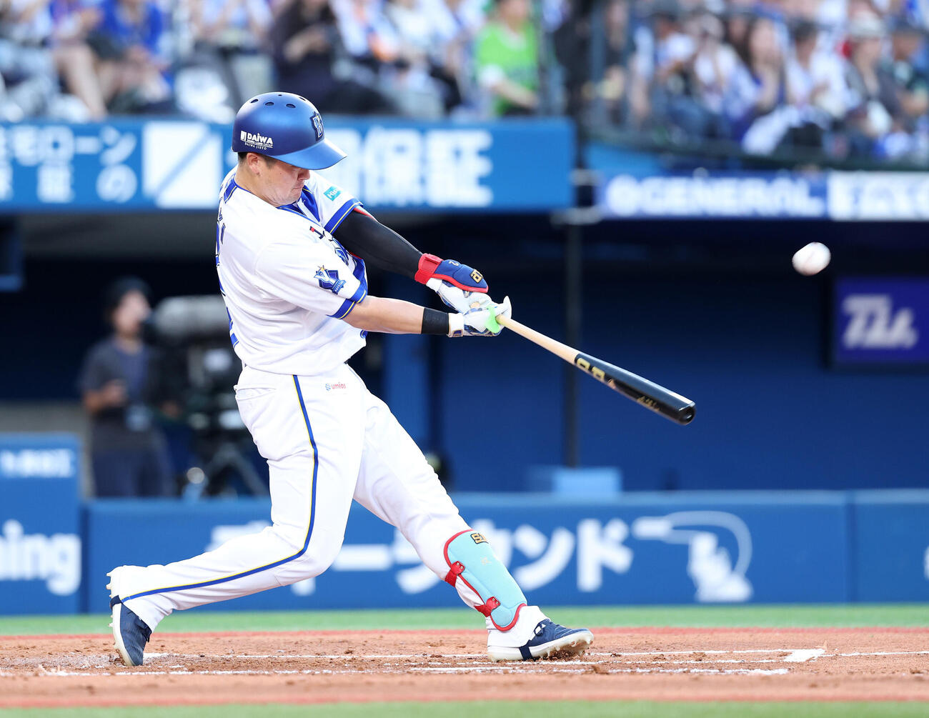 DeNA対ヤクルト　1回裏DeNA1死、牧秀悟はソロ本塁打を放つ（撮影・鈴木正人）