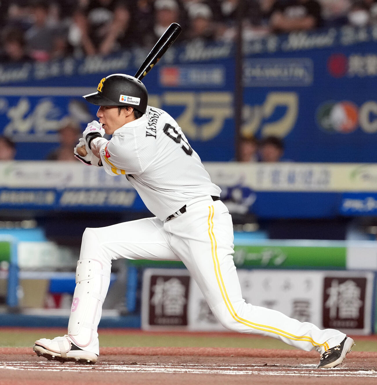 ロッテ対ソフトバンク　6回表ソフトバンク1死二、三塁、中前に2点適時打を放つ柳田悠岐（撮影・たえ見朱実）
