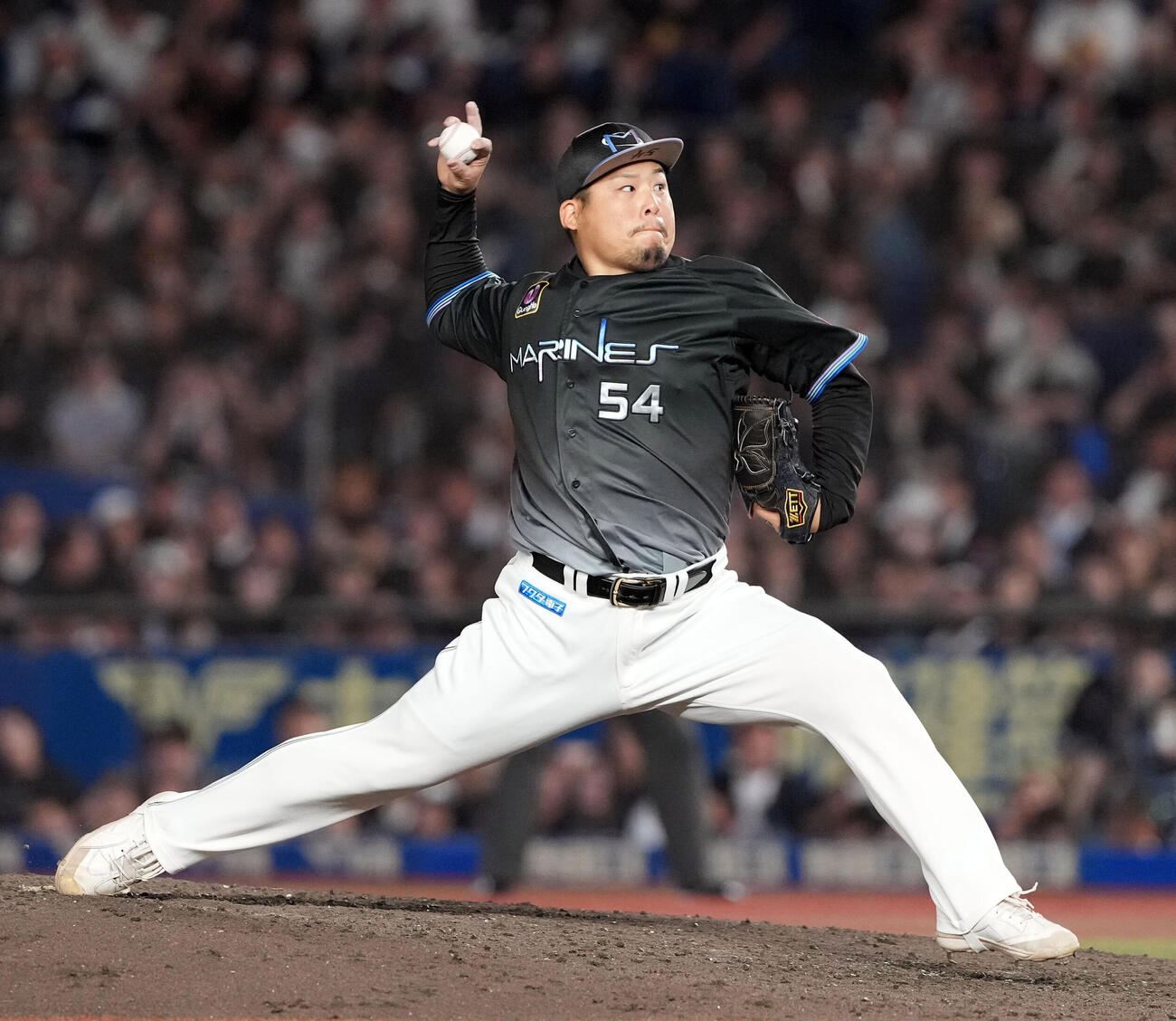 ロッテ対ソフトバンク　7回からマウンドに上がったロッテ沢田圭佑（撮影・たえ見朱実）