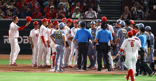 【阪神】球場一時騒然で警告試合が宣告　ハーンの大山への死球から両軍グラウンドに入り乱れる