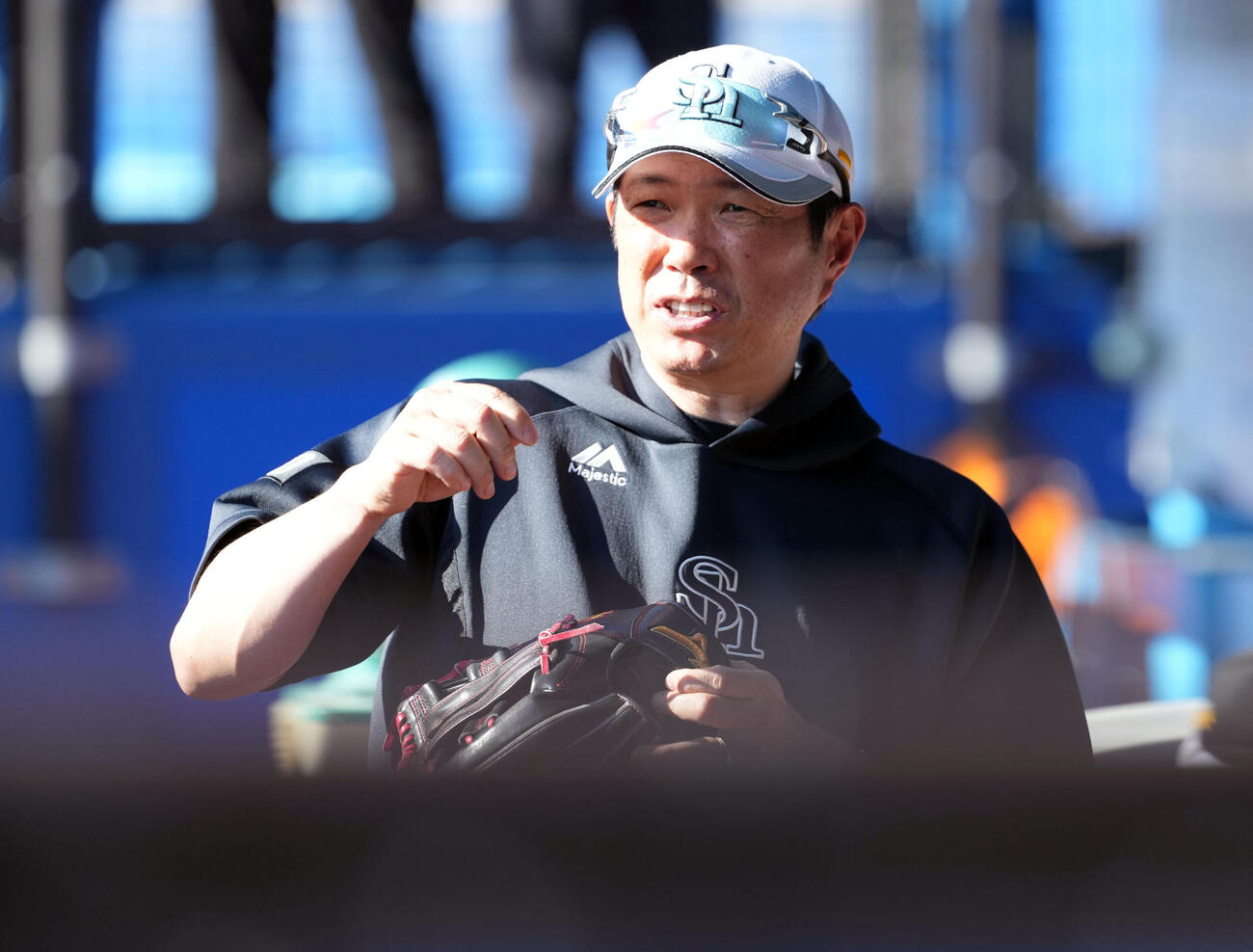 ロッテ対ソフトバンク　練習に姿を見せたソフトバンク小久保裕紀監督（撮影・たえ見朱実）