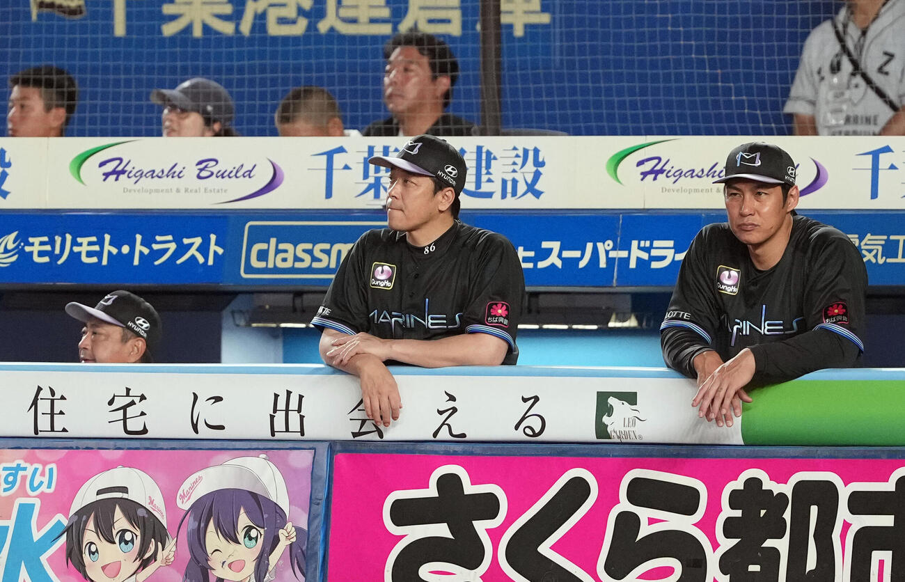 ロッテ対ソフトバンク　ソフトバンクに連敗したロッテサブロー監督（撮影・たえ見朱実）