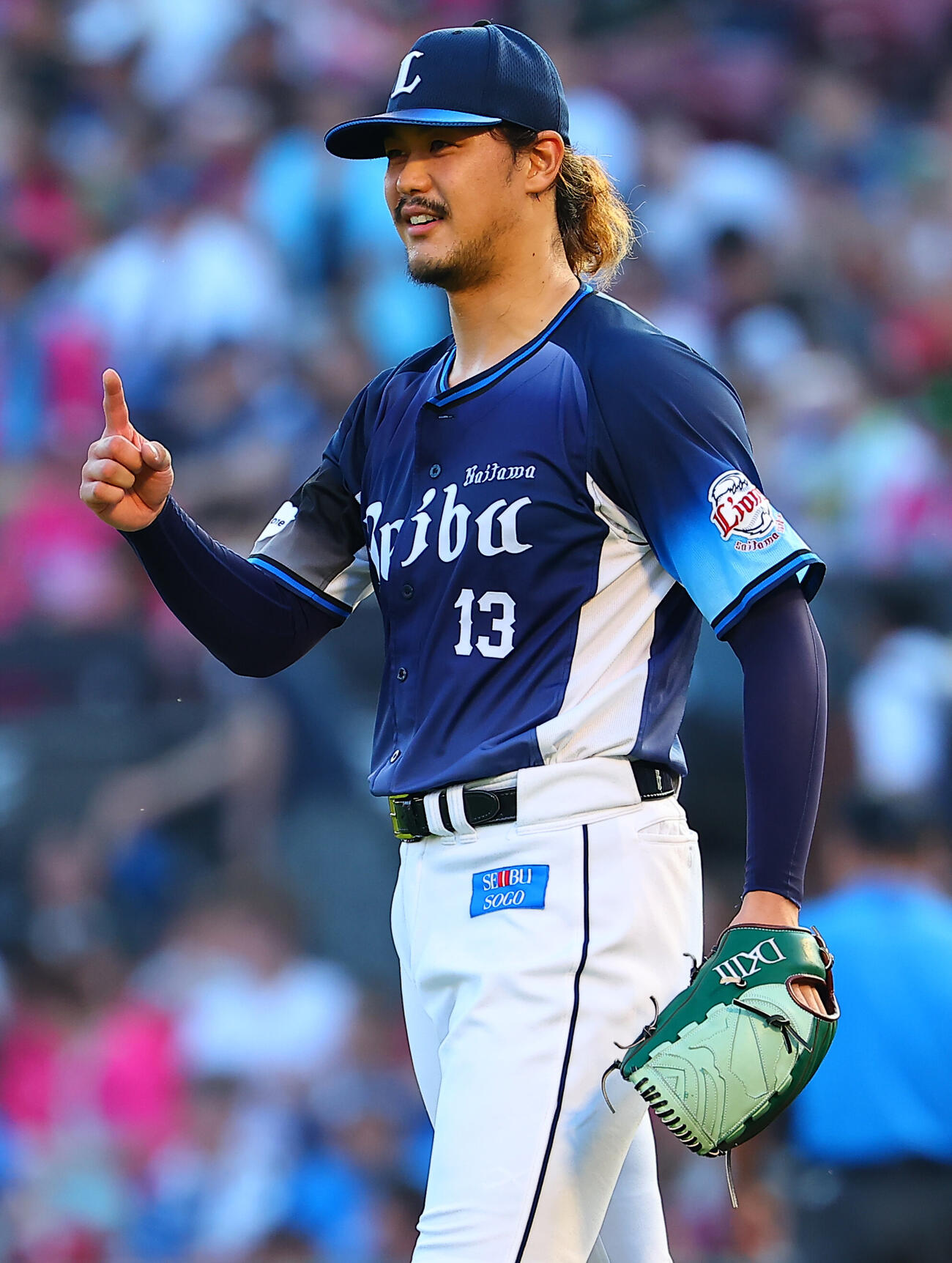楽天対西武　1回裏楽天、1死をとり笑顔の西武先発高橋光成（撮影・野上伸悟）