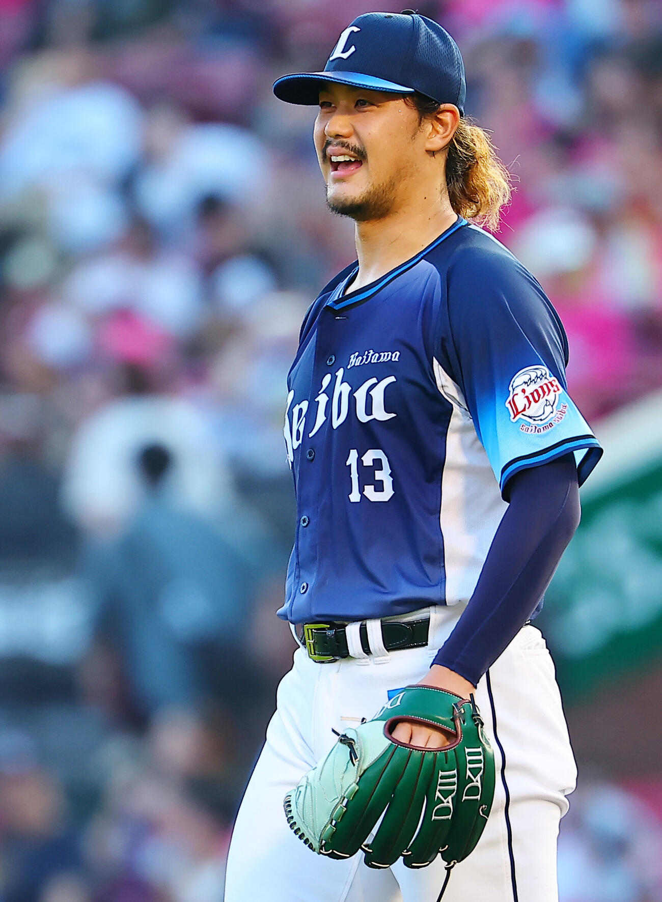 楽天対西武　1回裏楽天、1死をとり笑顔の西武先発高橋光成（撮影・野上伸悟）