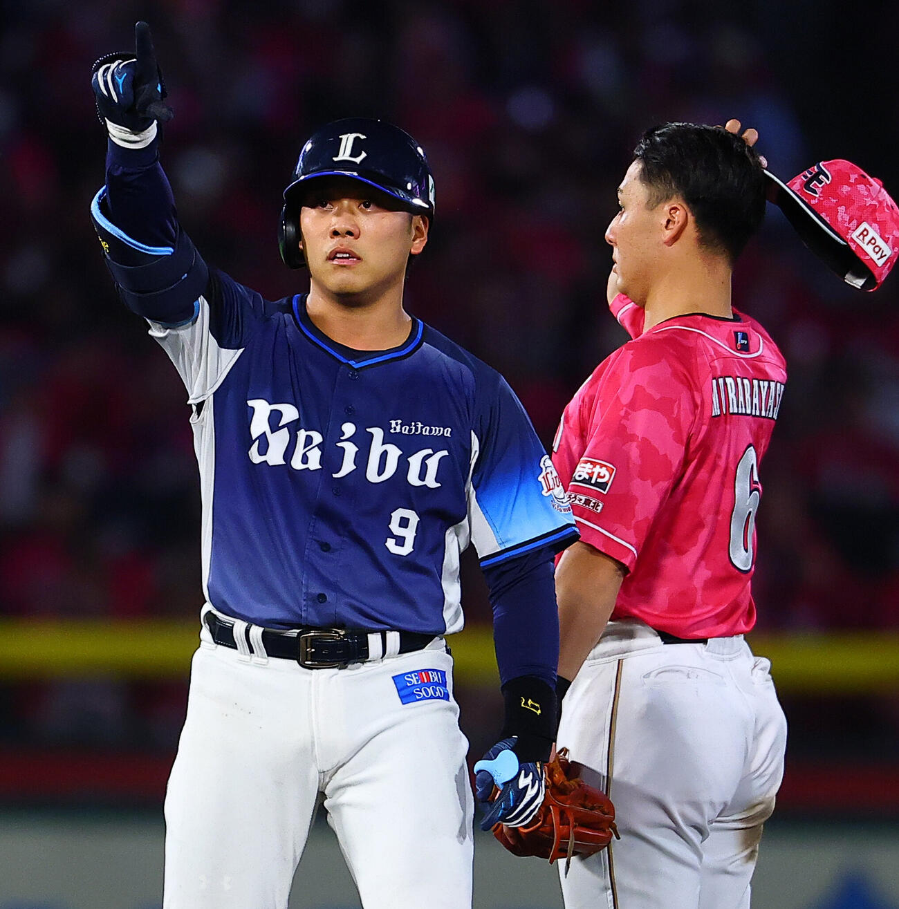 楽天対西武　7回表西武無死、二塁打を放ち喜ぶ蛭間拓哉（撮影・野上伸悟）