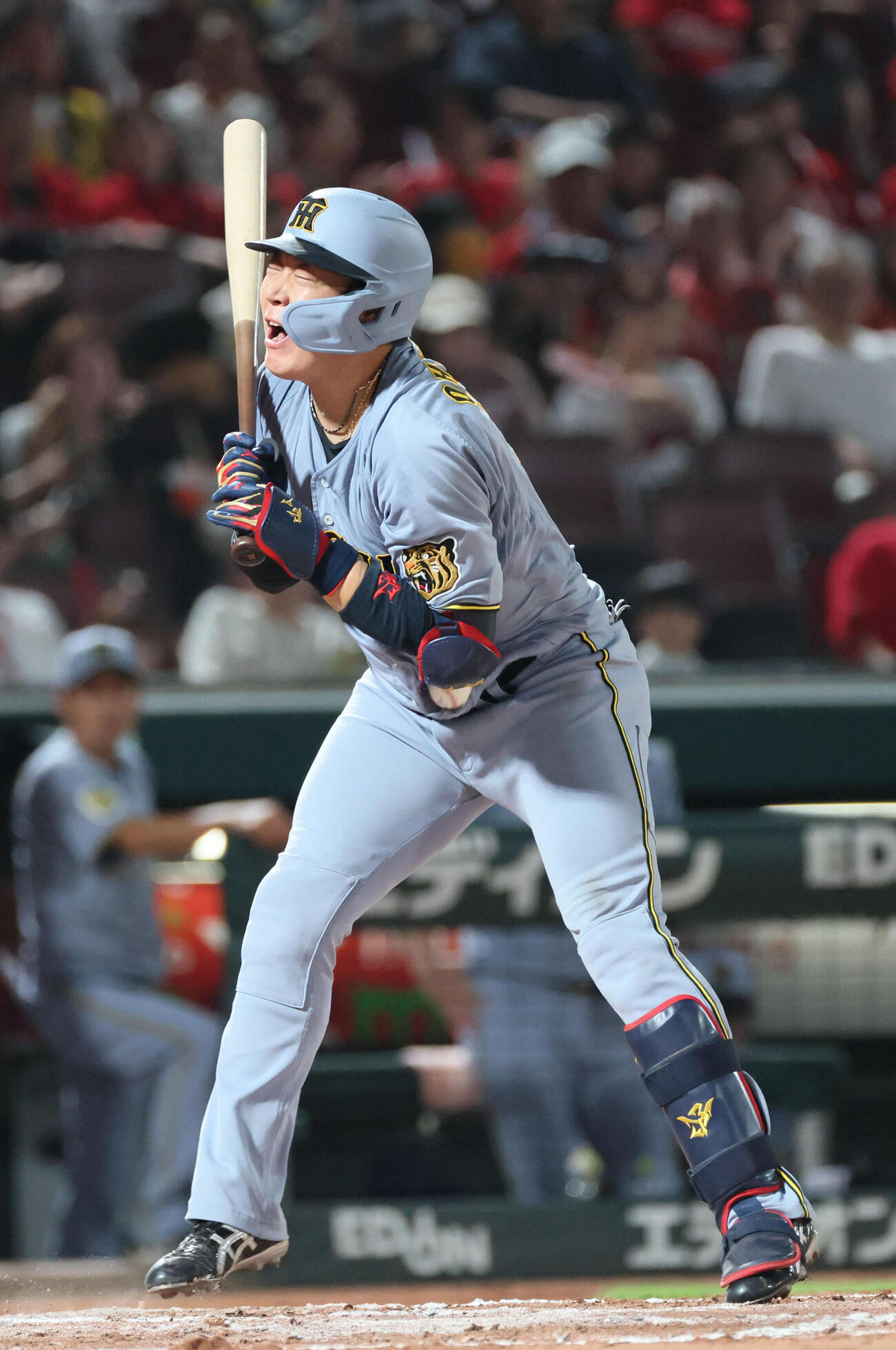 広島杯阪神　8回表阪神2死二塁、大山悠輔は死球（撮影・加藤孝規）