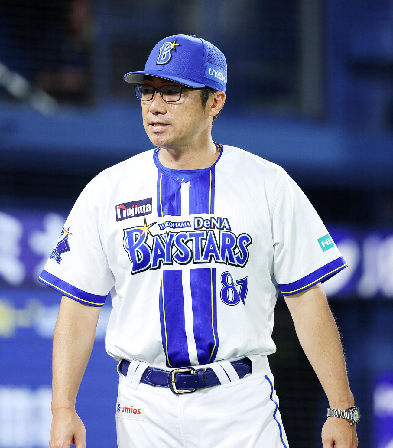 DeNA対ヤクルト　7回表、投手交代を告げベンチに引き揚げるDeNA相川亮二監督（2026年7月19日撮影）