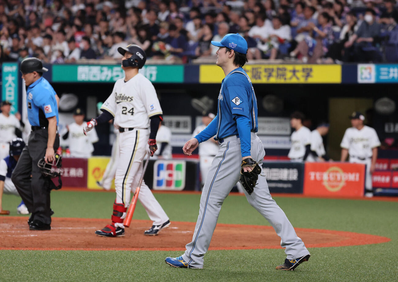 オリックス対日本ハム　3回裏オリックス1死満塁、有原航平は宗佑磨に犠飛を浴びる（撮影・宮崎幸一）