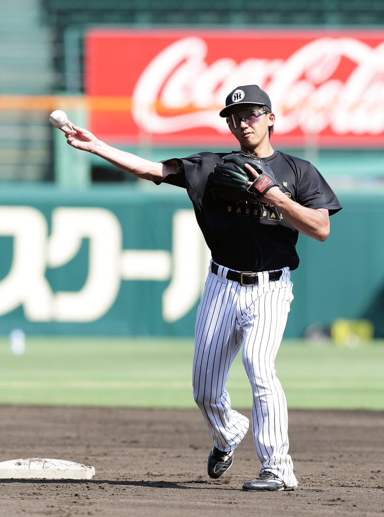 阪神対DeNA　二塁でノックを受ける阪神立石正広（撮影・前田充）
