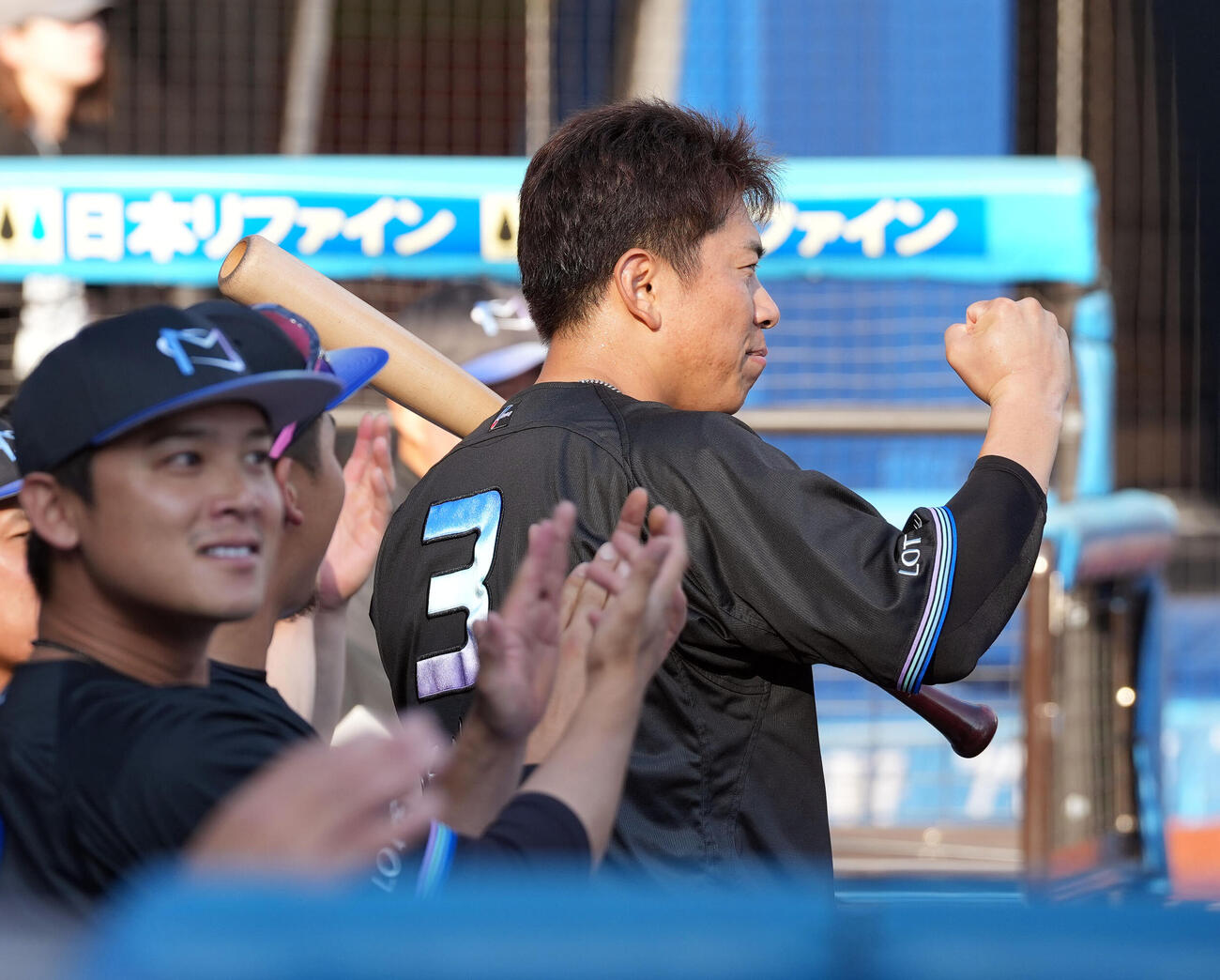 ロッテ対ソフトバンク　8番DHで先発出場するロッテ角中勝也（撮影・たえ見朱実）