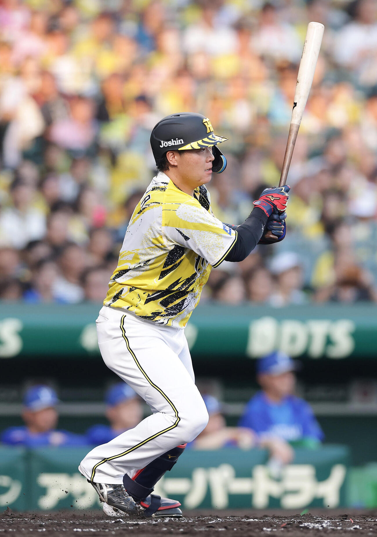 阪神対DeNA 2回裏阪神1死、中前打を放つ大山悠輔（撮影・前田充）