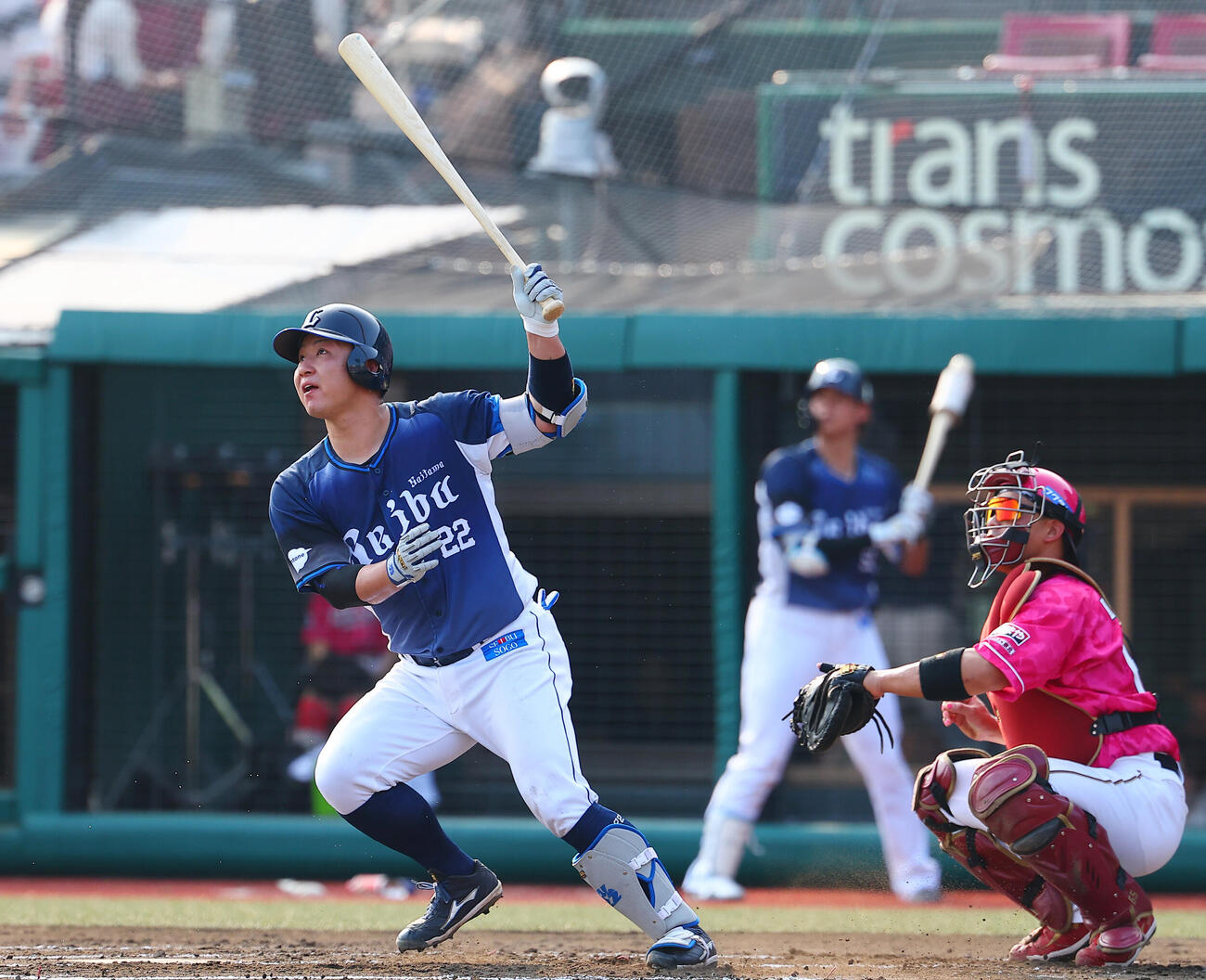 楽天対西武　2回表西武2死一、二塁、先制3点本塁打を放つ古賀悠斗（撮影・野上伸悟）