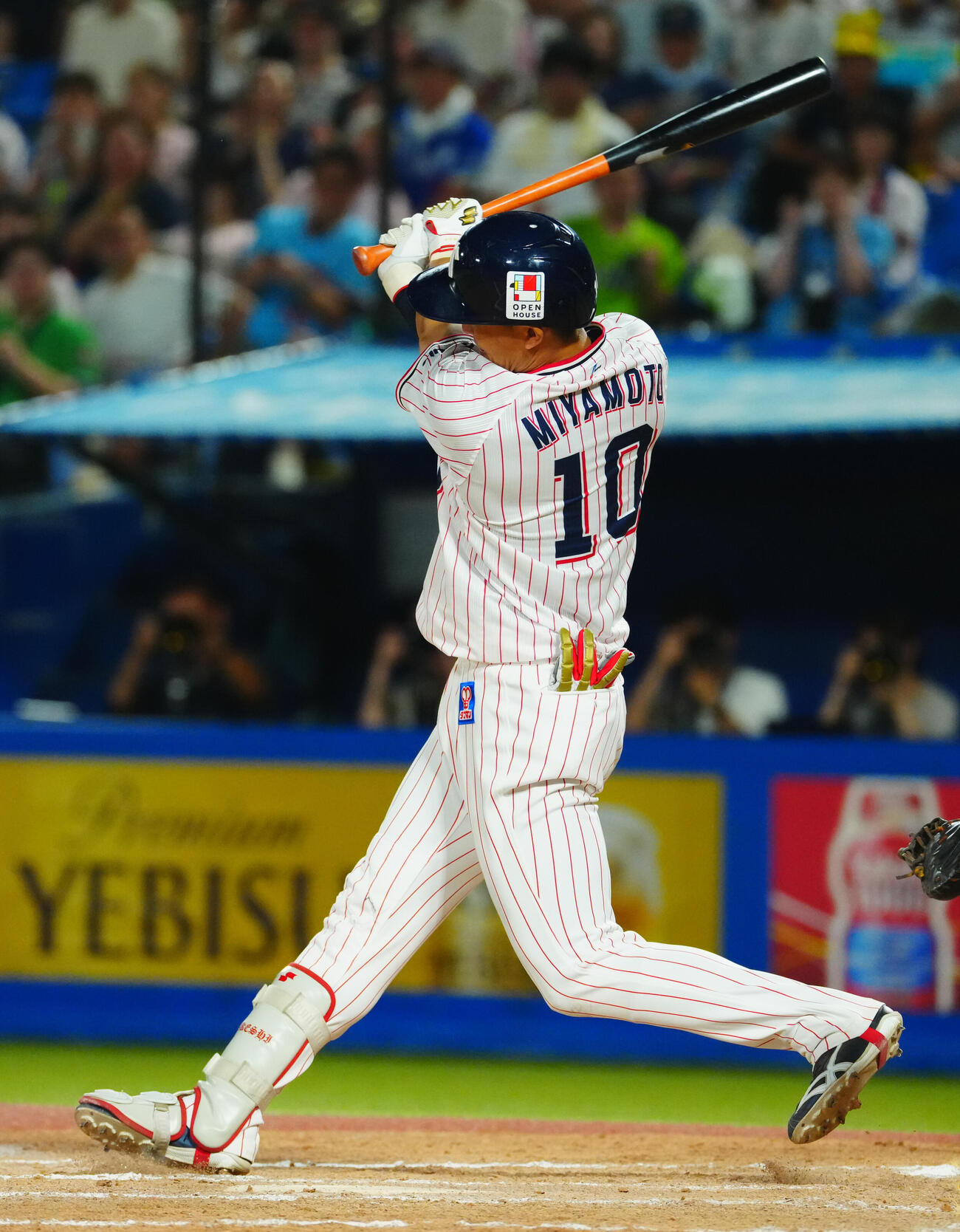 ヤクルト対中日　7回裏ヤクルト2死一、二塁、適時二塁打を放つ宮本丈（撮影・垰建太）