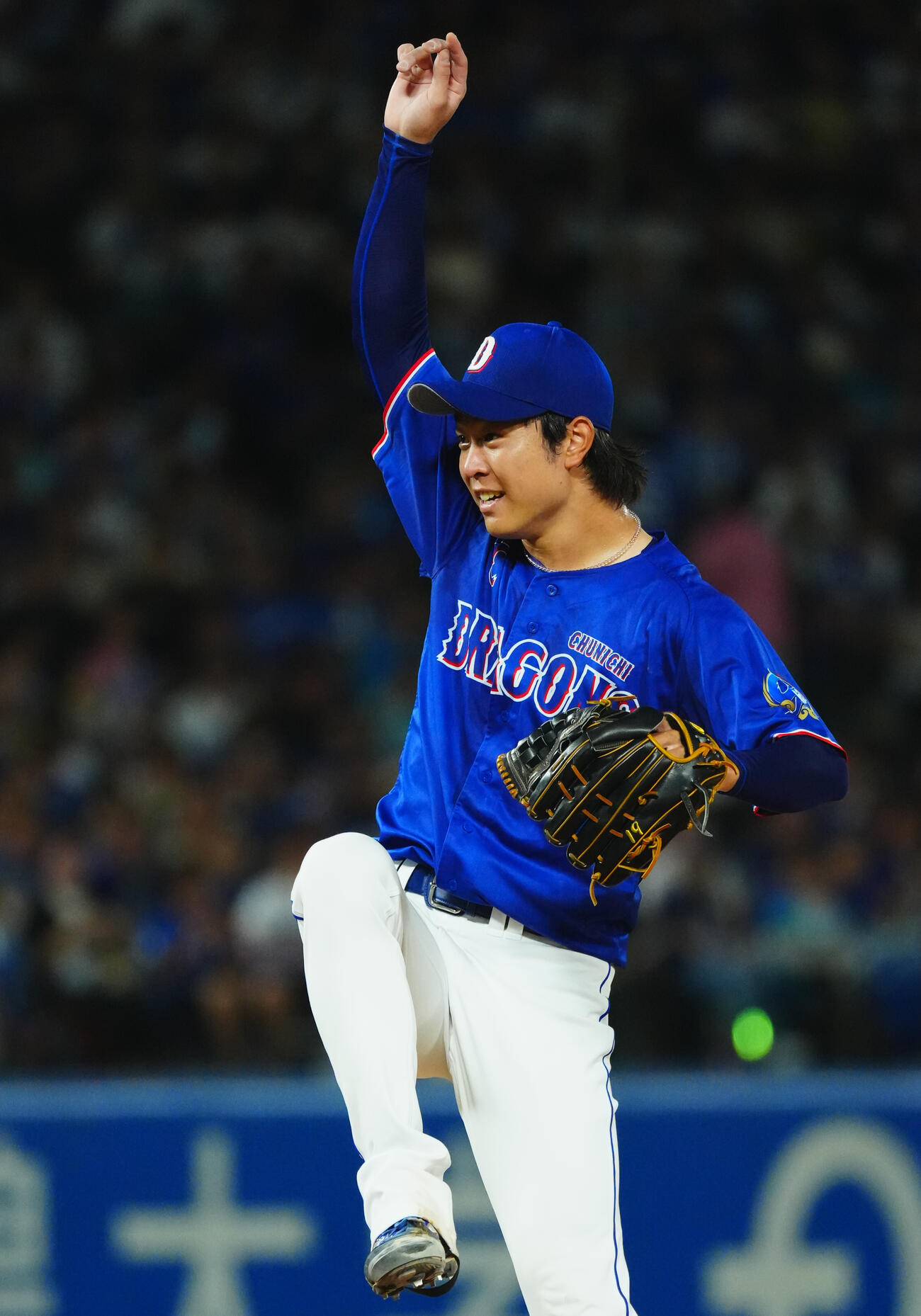 ヤクルト対中日　笑顔を見せながら力投する中日先発高橋宏斗（撮影・垰建太）
