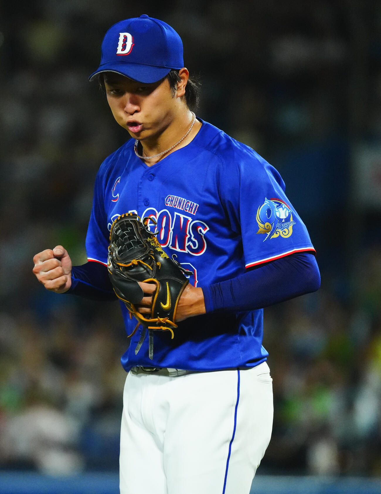 ヤクルト対中日　8回裏ヤクルトの攻撃を無失点に抑えガッツポーズする中日先発高橋宏斗（撮影・垰建太）
