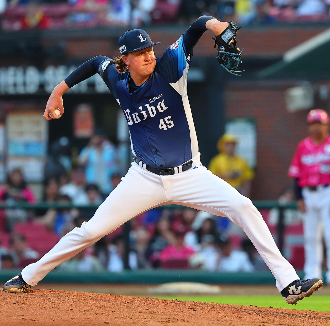 楽天対西武　西武6番手のトレイ・ウィンゲンター（撮影・野上伸悟）