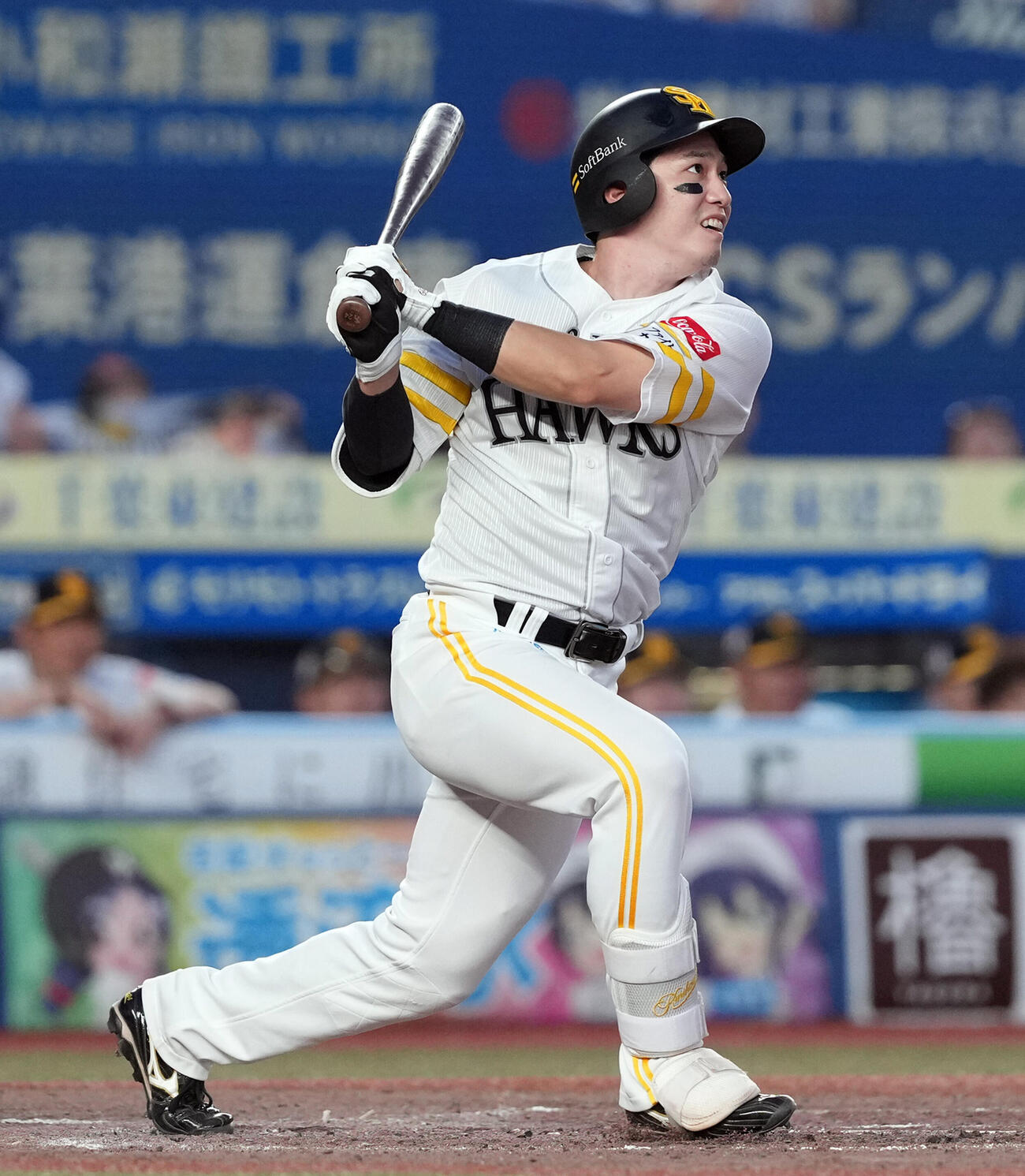 ロッテ対ソフトバンク　5回表ソフトバンク1死三塁、右前に勝ち越しの適時打を放つ栗原陵矢（撮影・たえ見朱実）