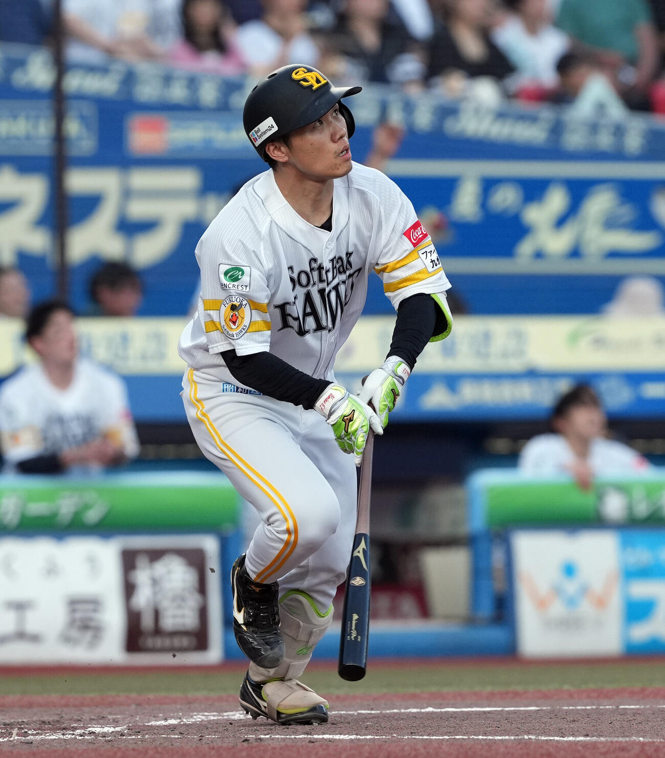 ロッテ対ソフトバンク　4回表ソフトバンク2死二、三塁、2点適時二塁打を放つ海野隆司（撮影・たえ見朱実）