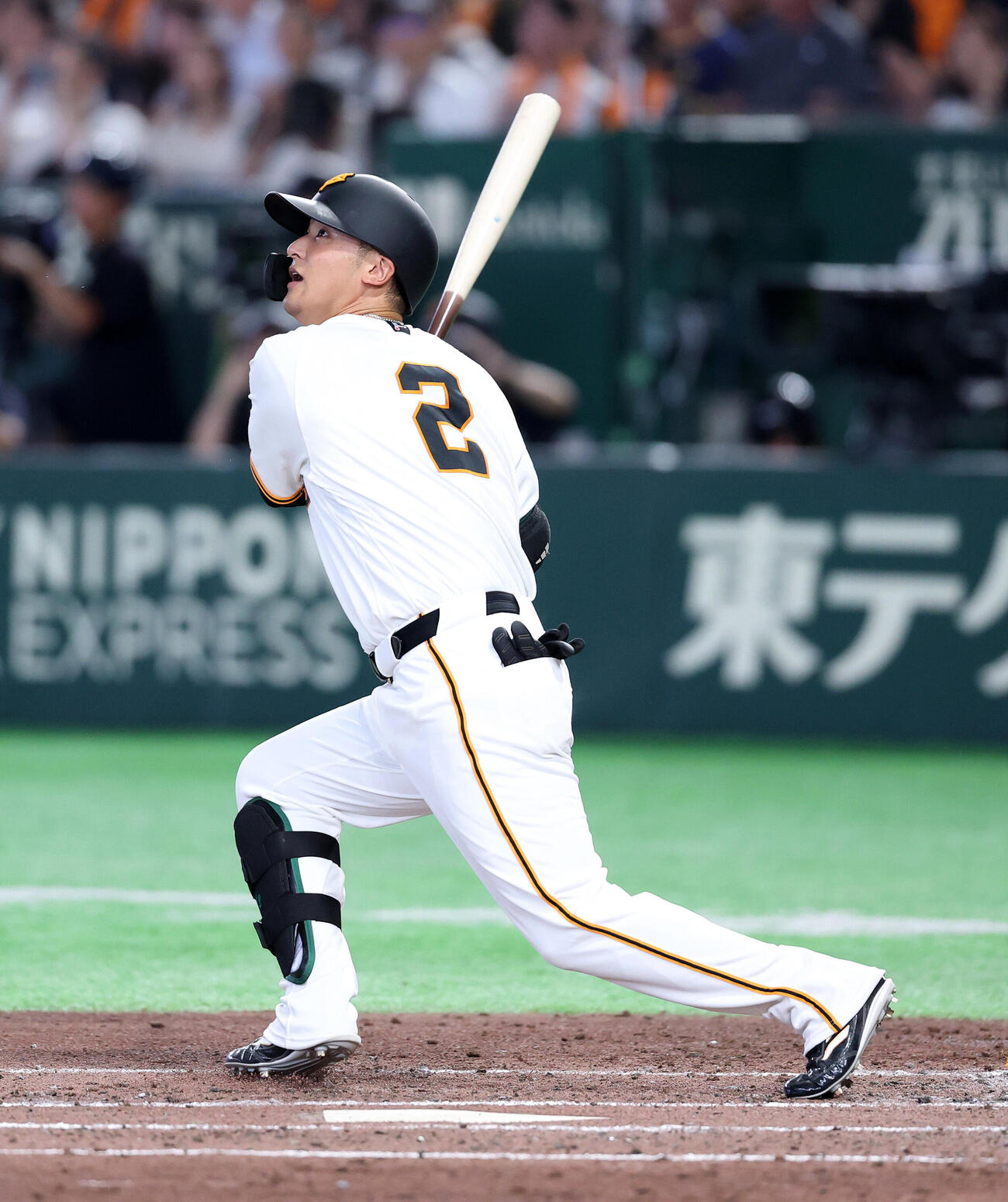 巨人対広島　3回裏巨人2死、吉川尚輝は二塁打を放つ（撮影・鈴木正人）