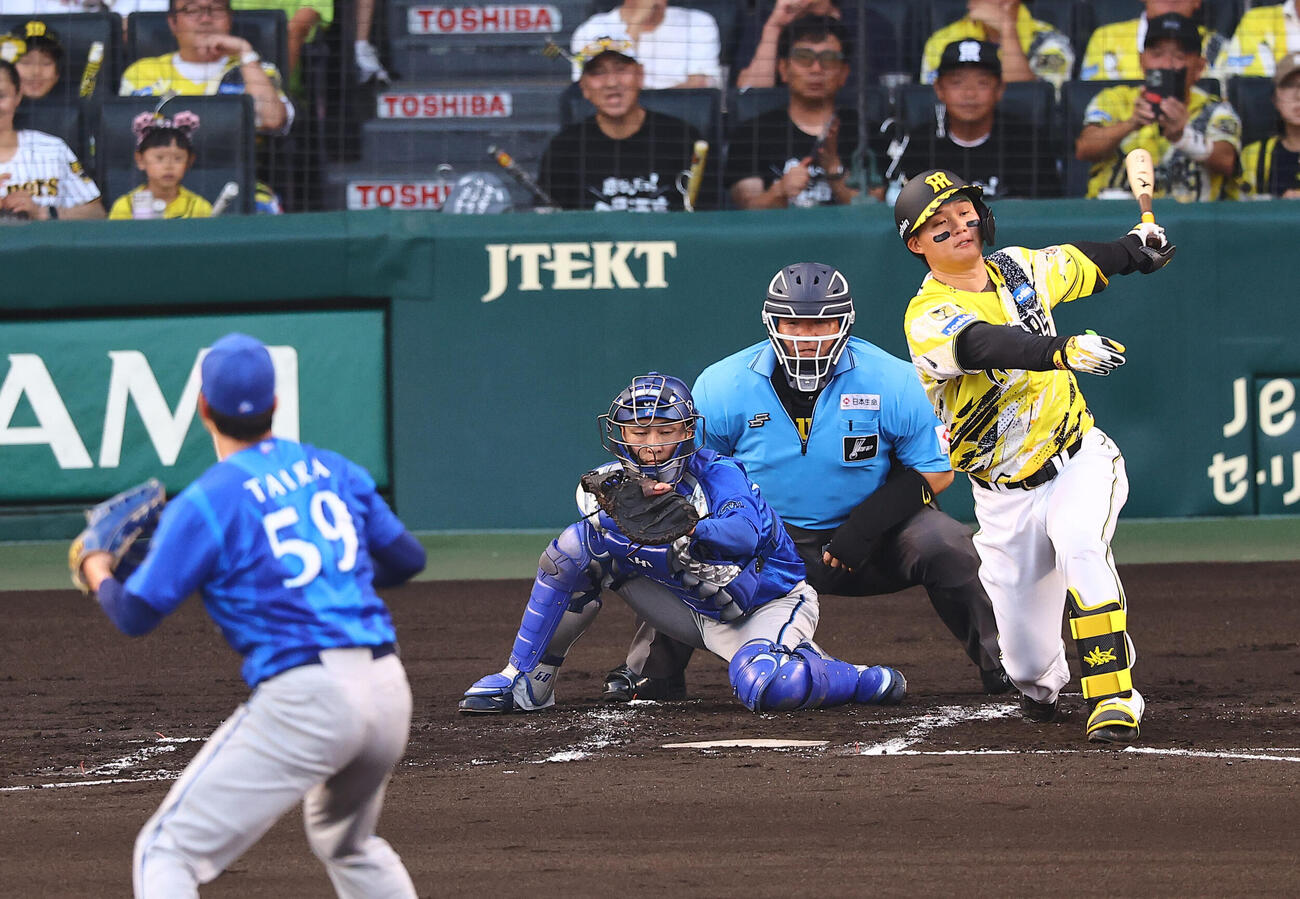 阪神対DeNA 1回裏阪神2死、森下翔太は三振に倒れる（撮影・上田博志）