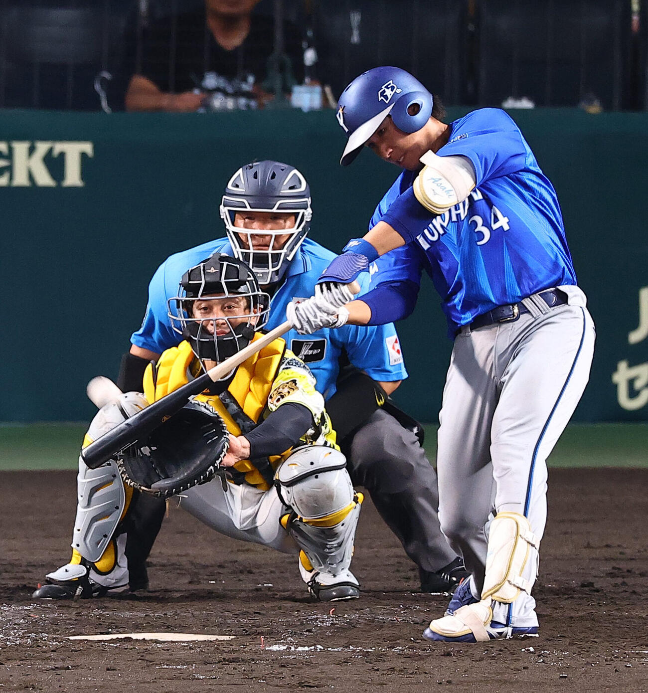 阪神対DeNA 5回表DeNA無死、宮下朝陽は先制ソロ本塁打を放つ（撮影・上田博志）