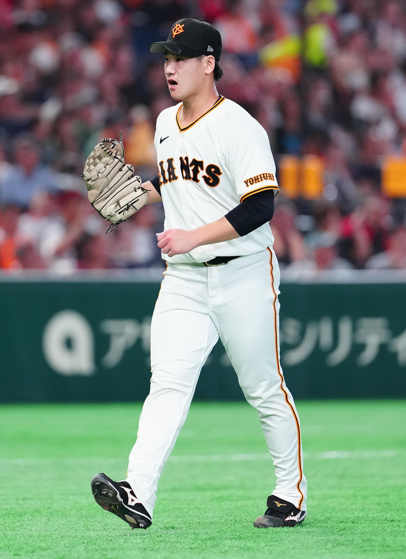 巨人対広島　7回表を抑え、小さくガッツポーズする巨人井上温大（撮影・鈴木みどり）