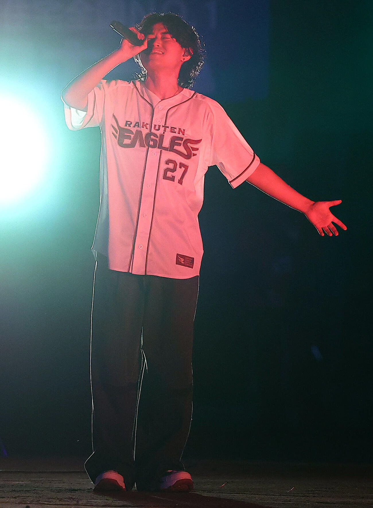 楽天対西武　試合後にライブを行うTani Yuuki（撮影・野上伸悟）