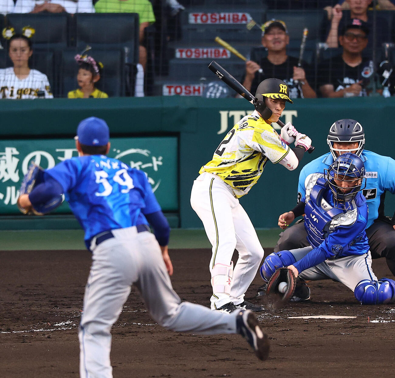 2026年7月20日、阪神対DeNA 3回裏阪神2死、福島圭音は死球を受ける