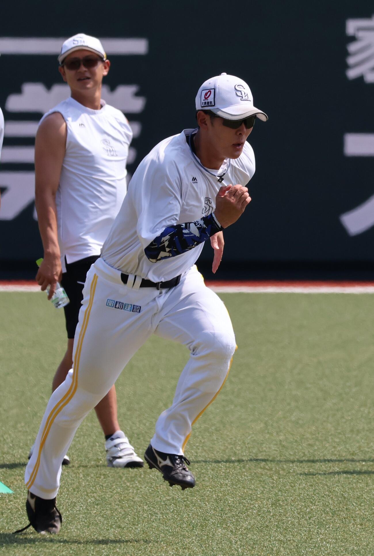 2軍に合流したソフトバンク石塚綜一郎
