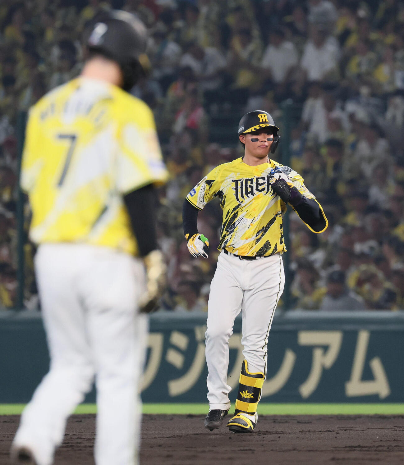 阪神対DeNA 5回裏阪神2死一、二塁、森下翔太は中飛に倒れる（撮影・宮崎幸一）
